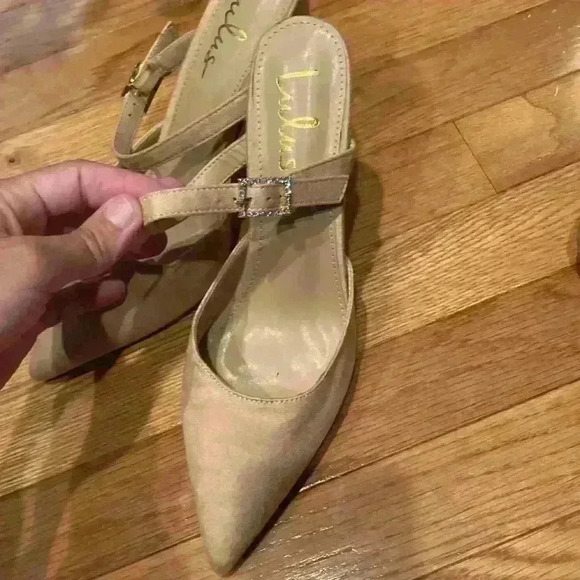 Lulu’s pointed toe, nude suede heel with rhinestone strap detail size 8 - Picture 2 of 6